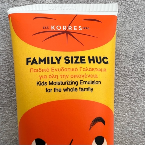 Korres Korres Family Size Hug Kids Moisturizing Emulsion - Picture 3 of 5